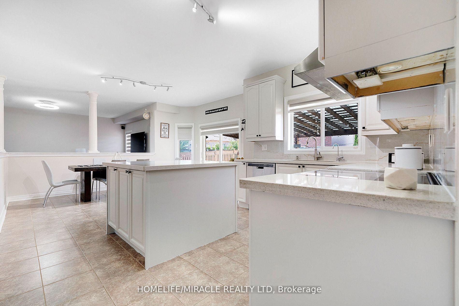 Photo 7 of 46 Amboise Crescent, Brampton, Fletcher's Meadow — HOMEH
