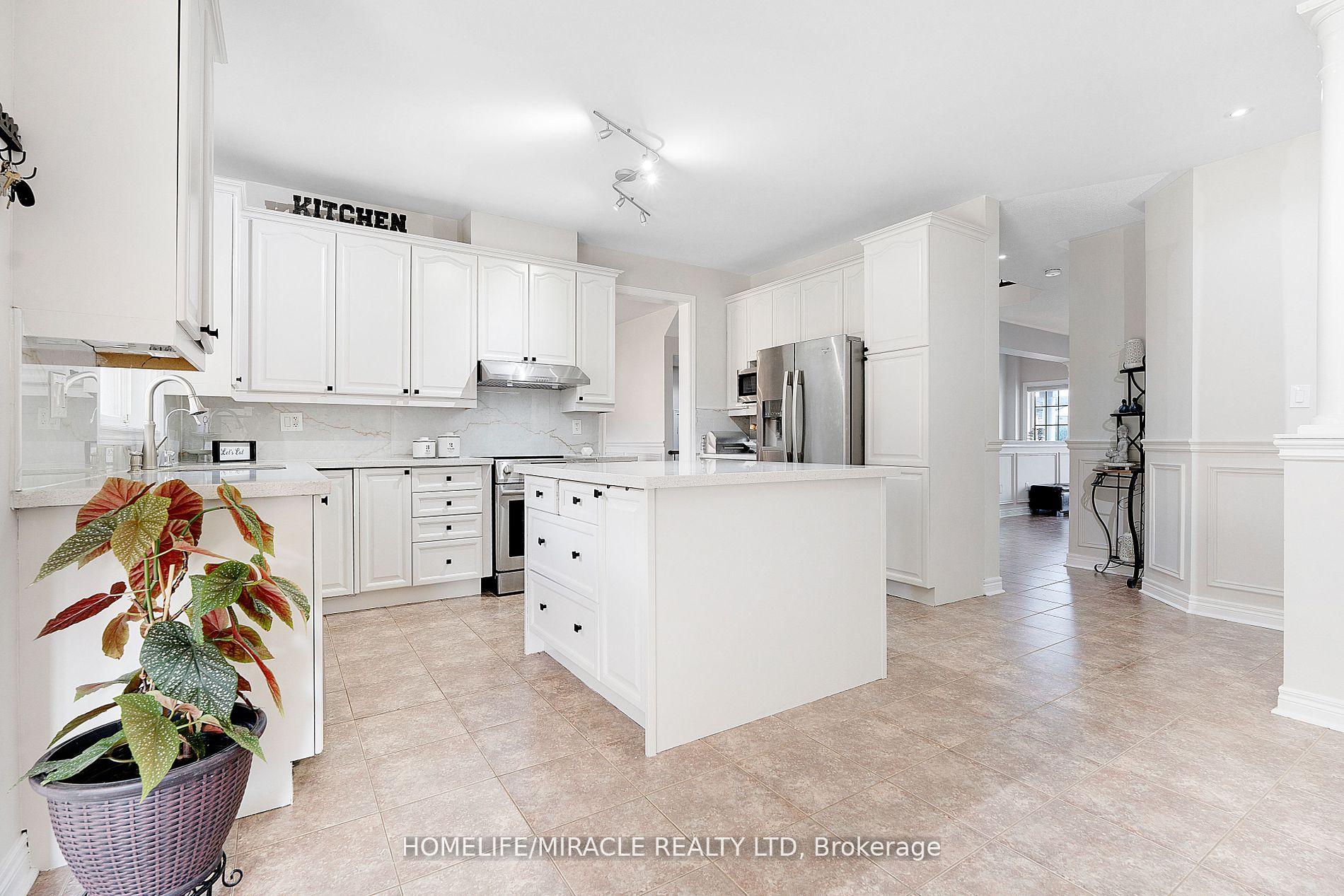 Photo 8 of 46 Amboise Crescent, Brampton, Fletcher's Meadow — HOMEH