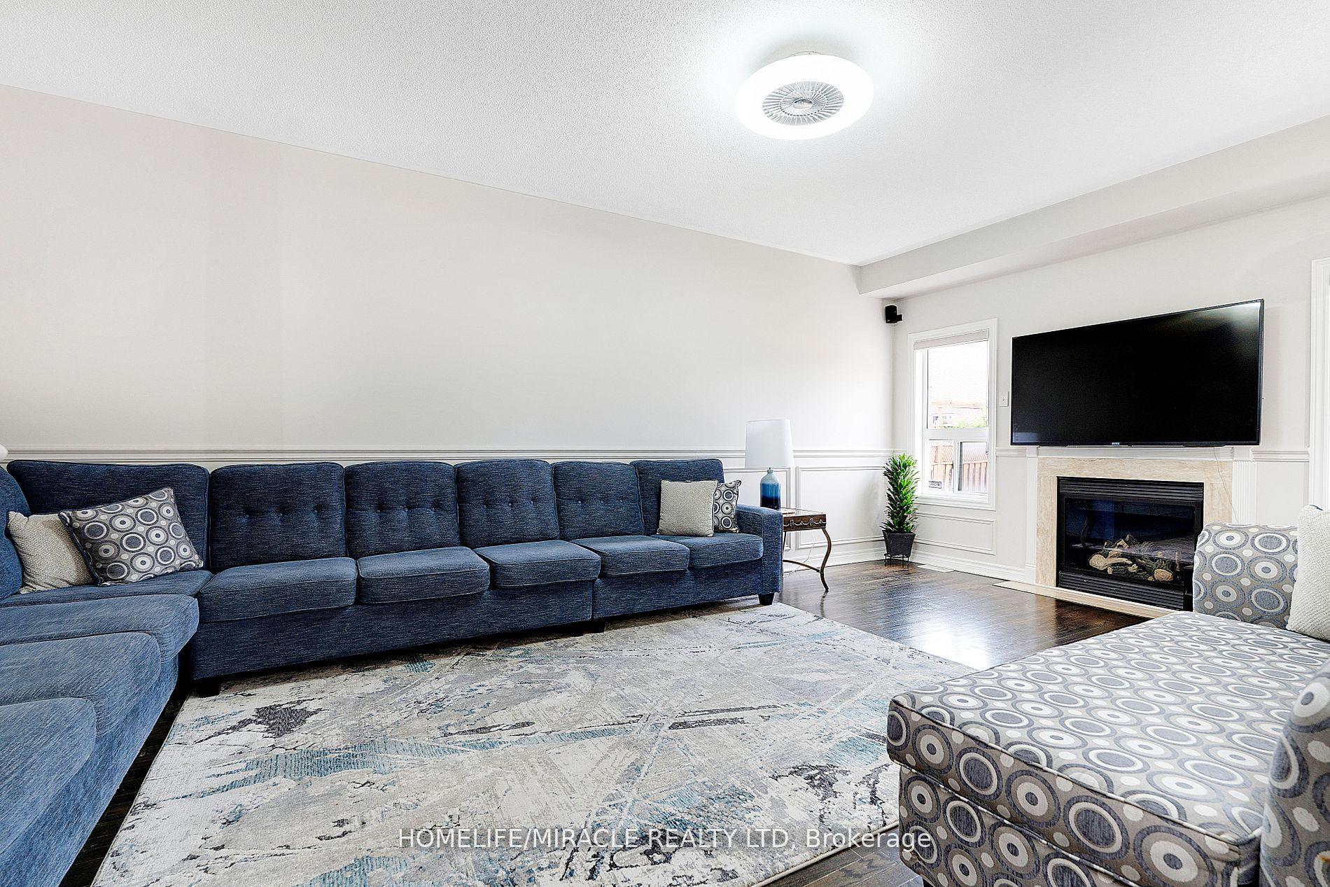 Photo 12 of 46 Amboise Crescent, Brampton, Fletcher's Meadow — HOMEH