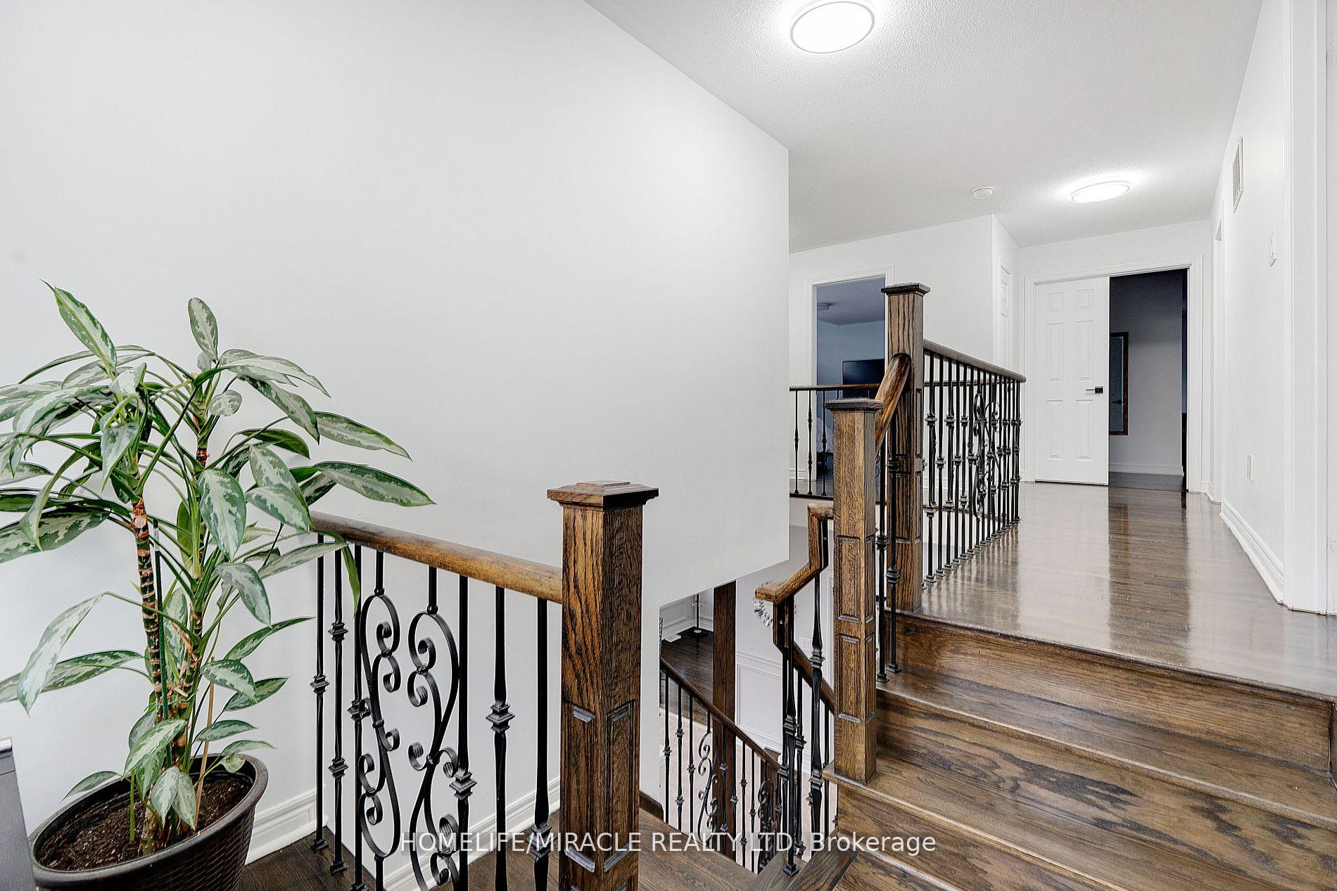 Photo 15 of 46 Amboise Crescent, Brampton, Fletcher's Meadow — HOMEH