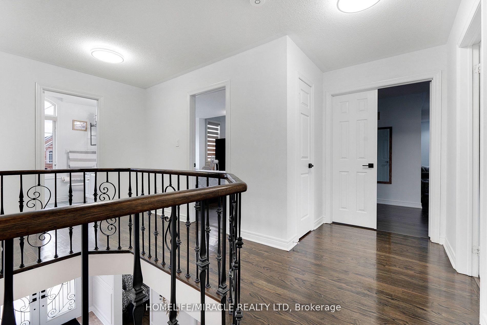 Photo 17 of 46 Amboise Crescent, Brampton, Fletcher's Meadow — HOMEH