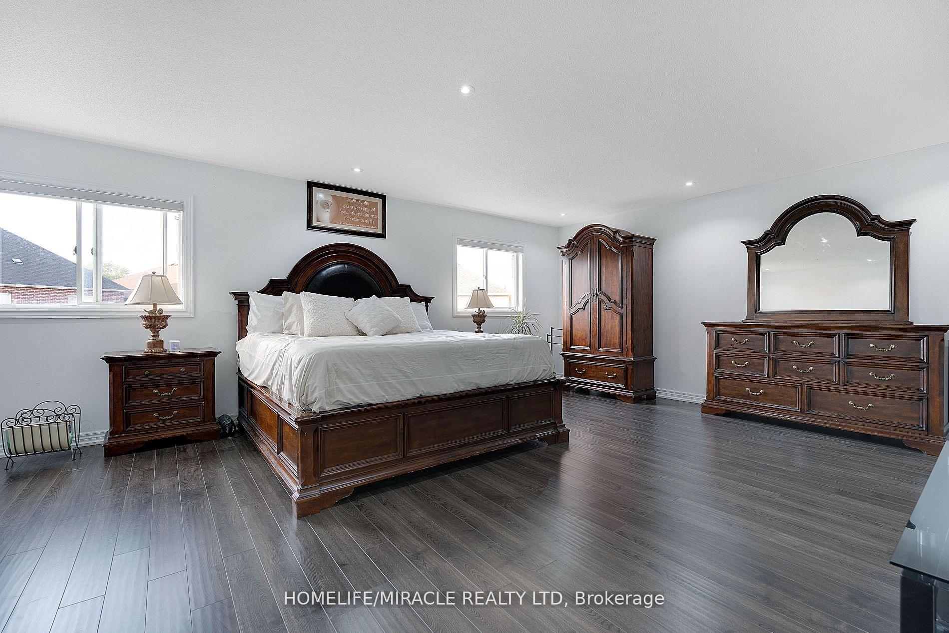Photo 24 of 46 Amboise Crescent, Brampton, Fletcher's Meadow — HOMEH