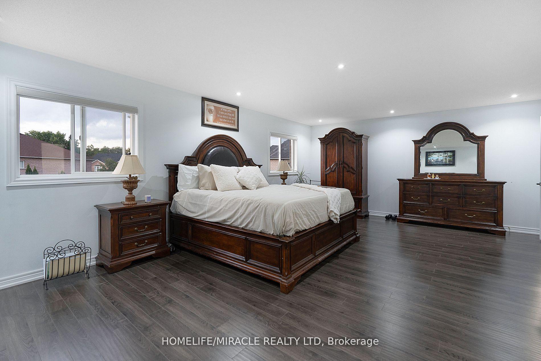 Photo 25 of 46 Amboise Crescent, Brampton, Fletcher's Meadow — HOMEH