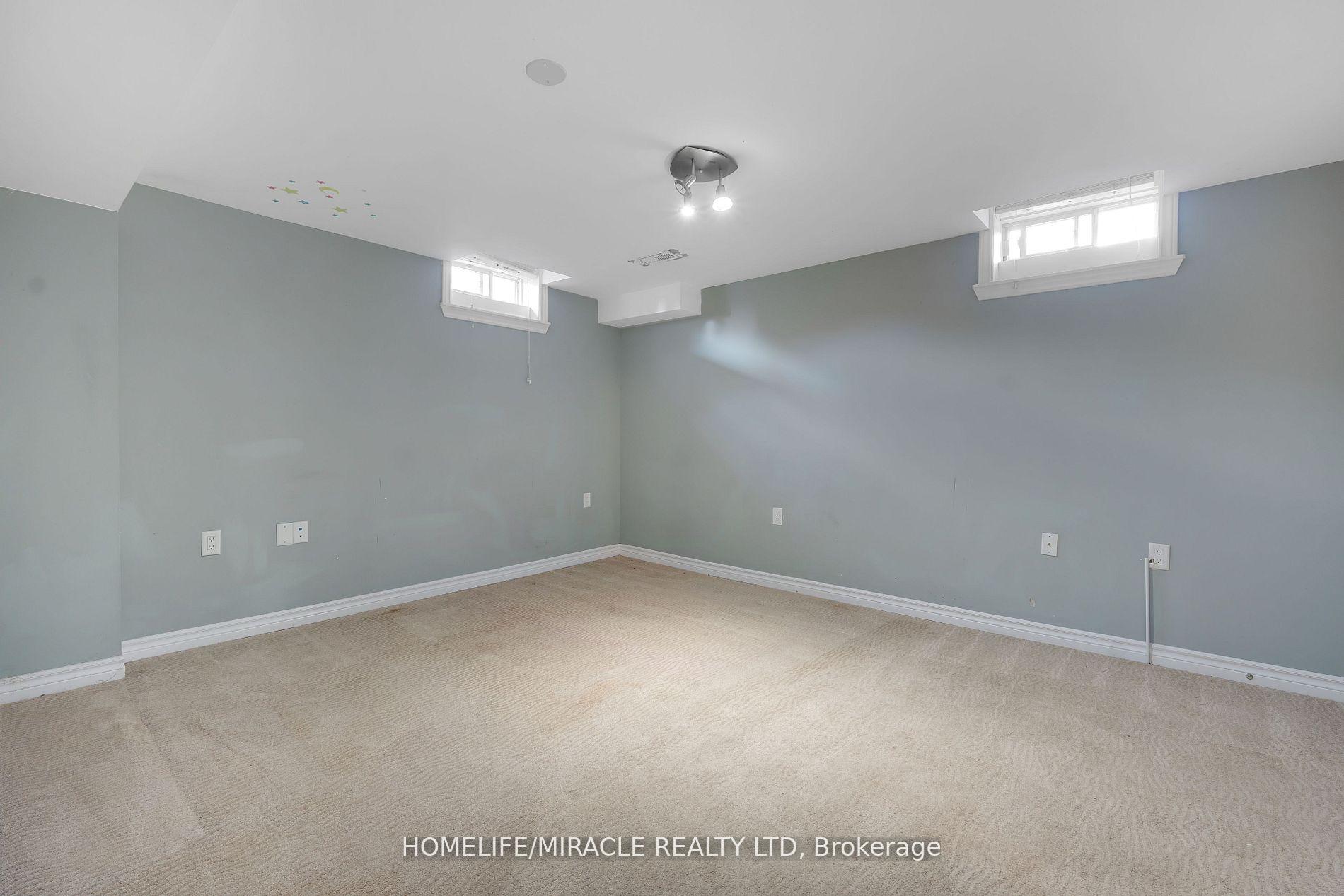 Photo 29 of 46 Amboise Crescent, Brampton, Fletcher's Meadow — HOMEH