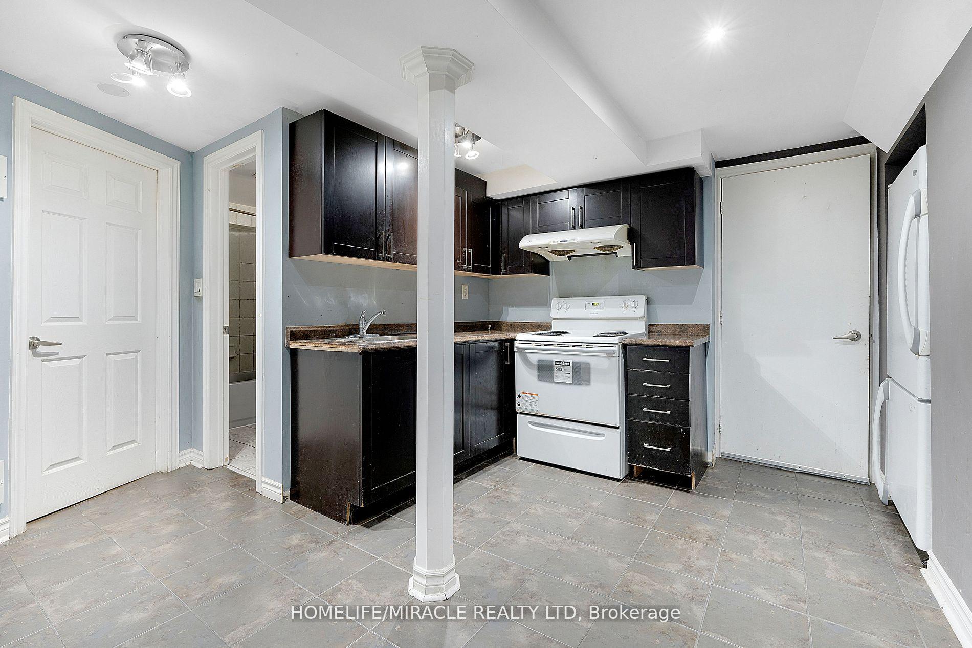 Photo 30 of 46 Amboise Crescent, Brampton, Fletcher's Meadow — HOMEH