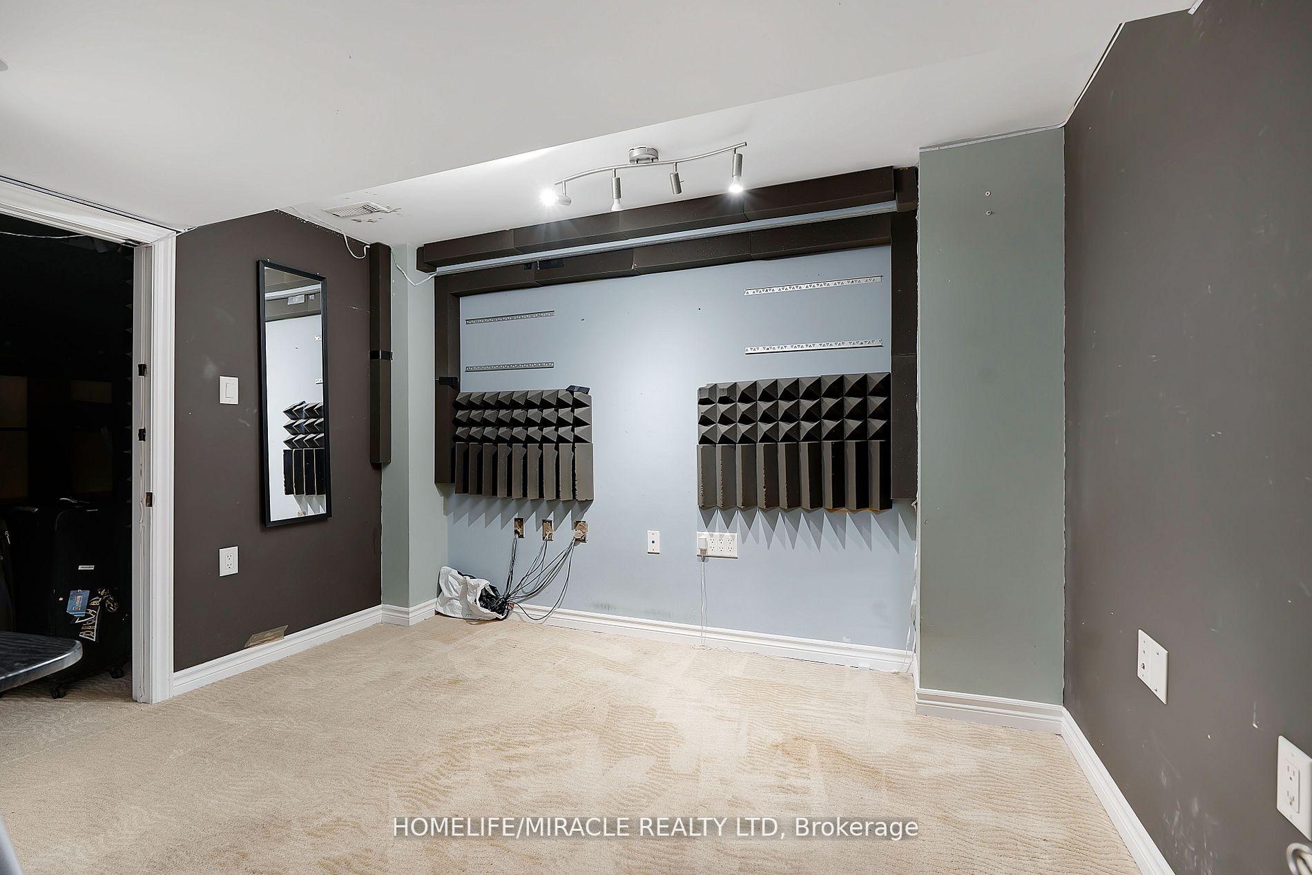Photo 31 of 46 Amboise Crescent, Brampton, Fletcher's Meadow — HOMEH