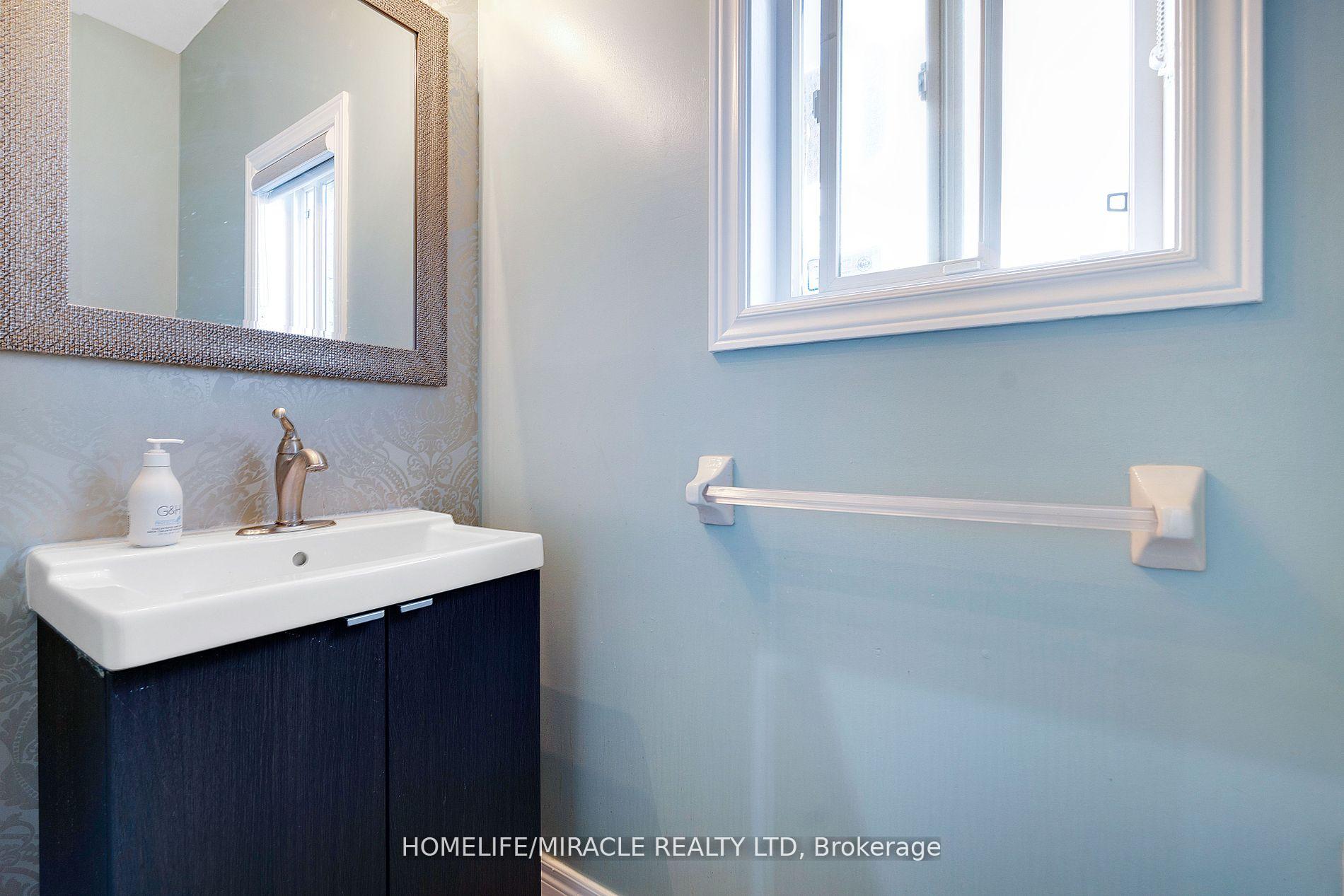 Photo 32 of 46 Amboise Crescent, Brampton, Fletcher's Meadow — HOMEH