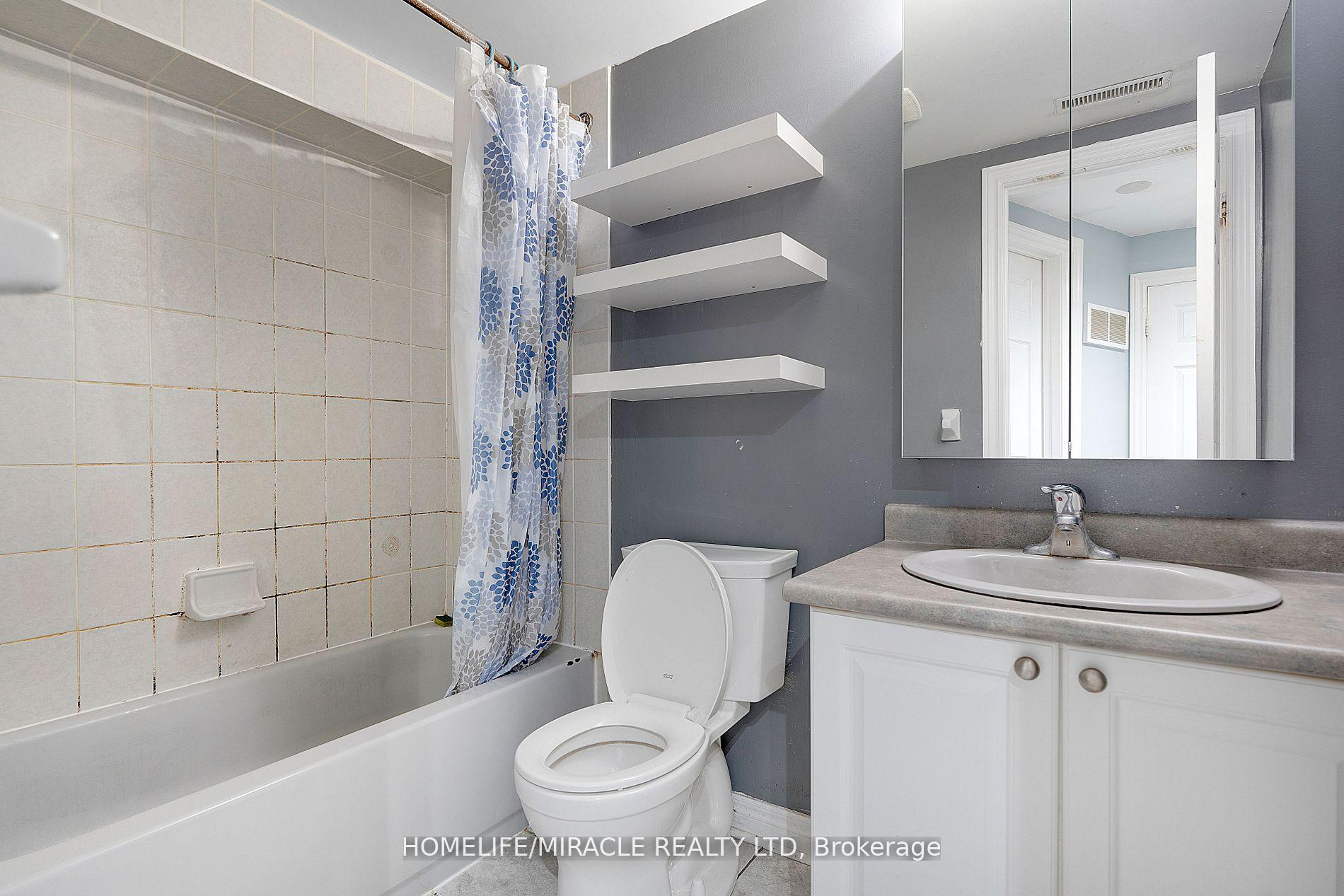 Photo 33 of 46 Amboise Crescent, Brampton, Fletcher's Meadow — HOMEH