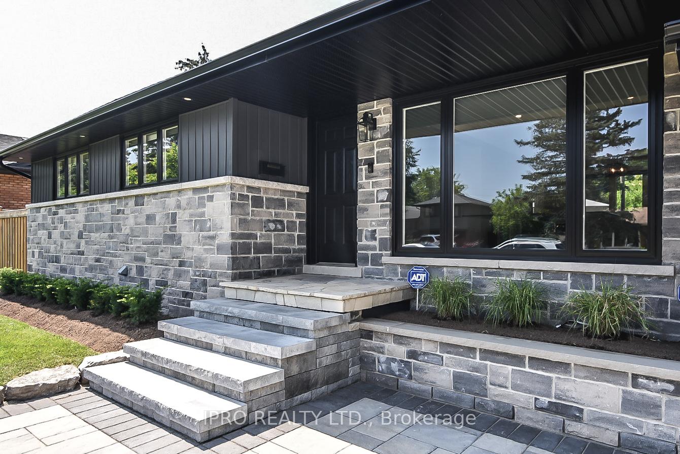 Photo 2 of 118 Seneca Drive, Hamilton, Ancaster — HOMEH