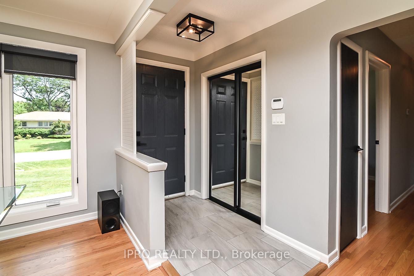 Photo 6 of 118 Seneca Drive, Hamilton, Ancaster — HOMEH