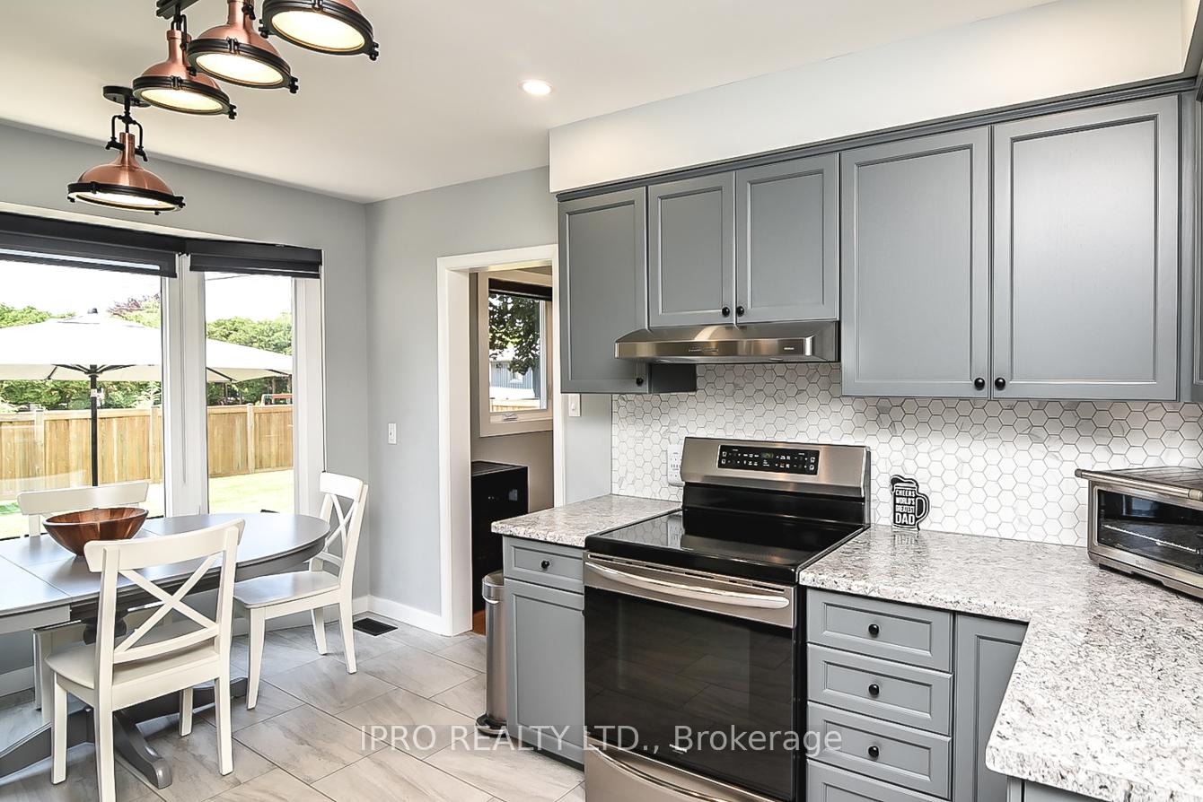 Photo 7 of 118 Seneca Drive, Hamilton, Ancaster — HOMEH