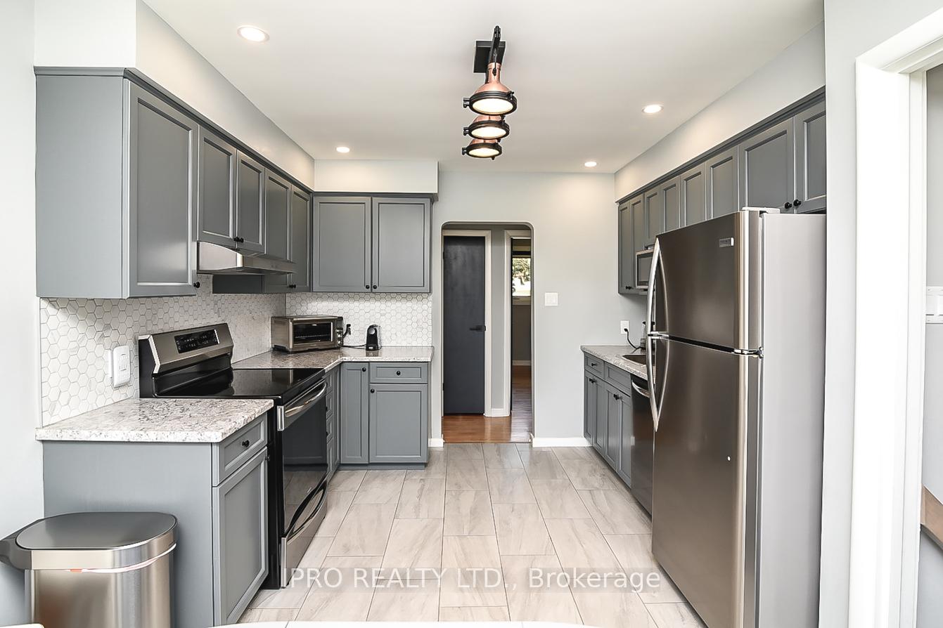 Photo 8 of 118 Seneca Drive, Hamilton, Ancaster — HOMEH