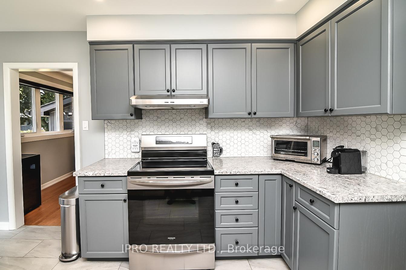 Photo 9 of 118 Seneca Drive, Hamilton, Ancaster — HOMEH