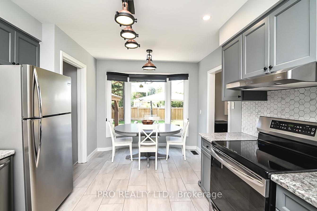 Photo 10 of 118 Seneca Drive, Hamilton, Ancaster — HOMEH
