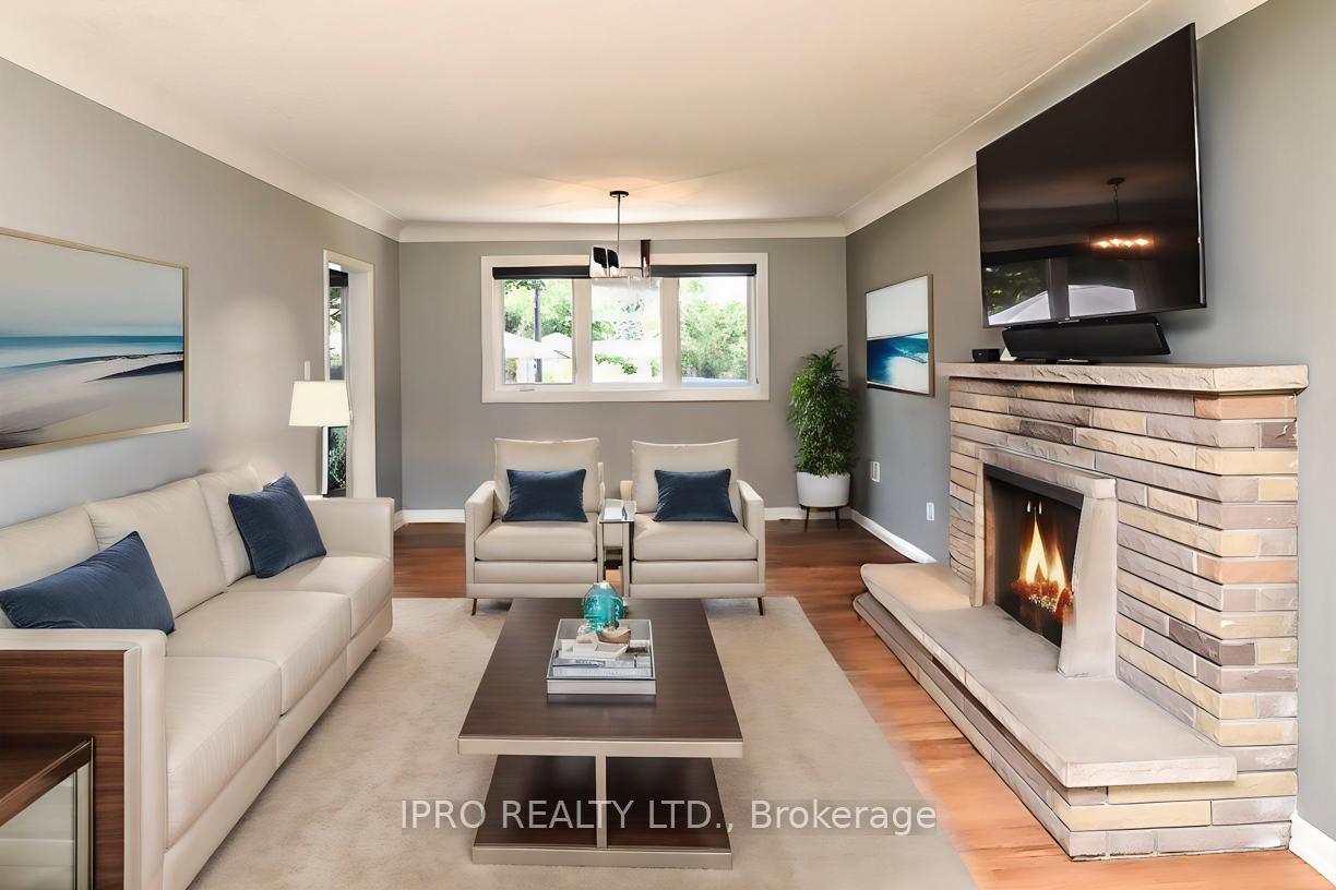 Photo 13 of 118 Seneca Drive, Hamilton, Ancaster — HOMEH
