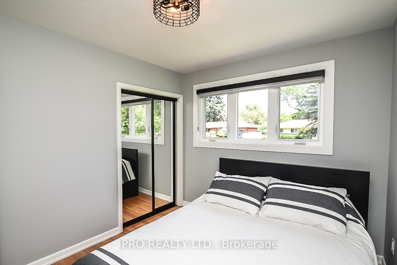 Photo 15 of 118 Seneca Drive, Hamilton, Ancaster — HOMEH