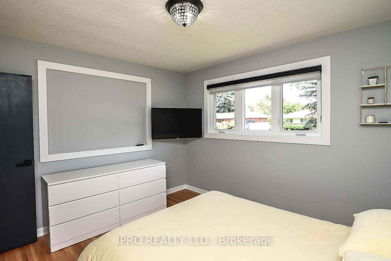 Photo 17 of 118 Seneca Drive, Hamilton, Ancaster — HOMEH