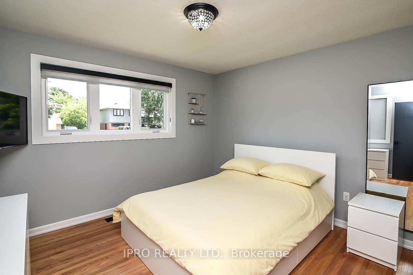 Photo 18 of 118 Seneca Drive, Hamilton, Ancaster — HOMEH