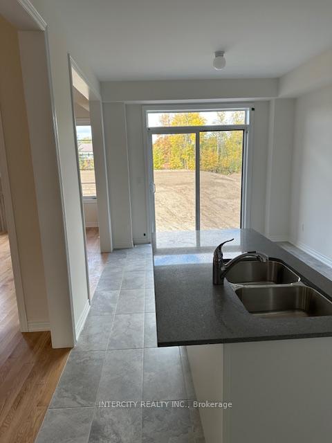 Photo 4 of 1316 Davis Loop, Innisfil, Lefroy — HOMEH