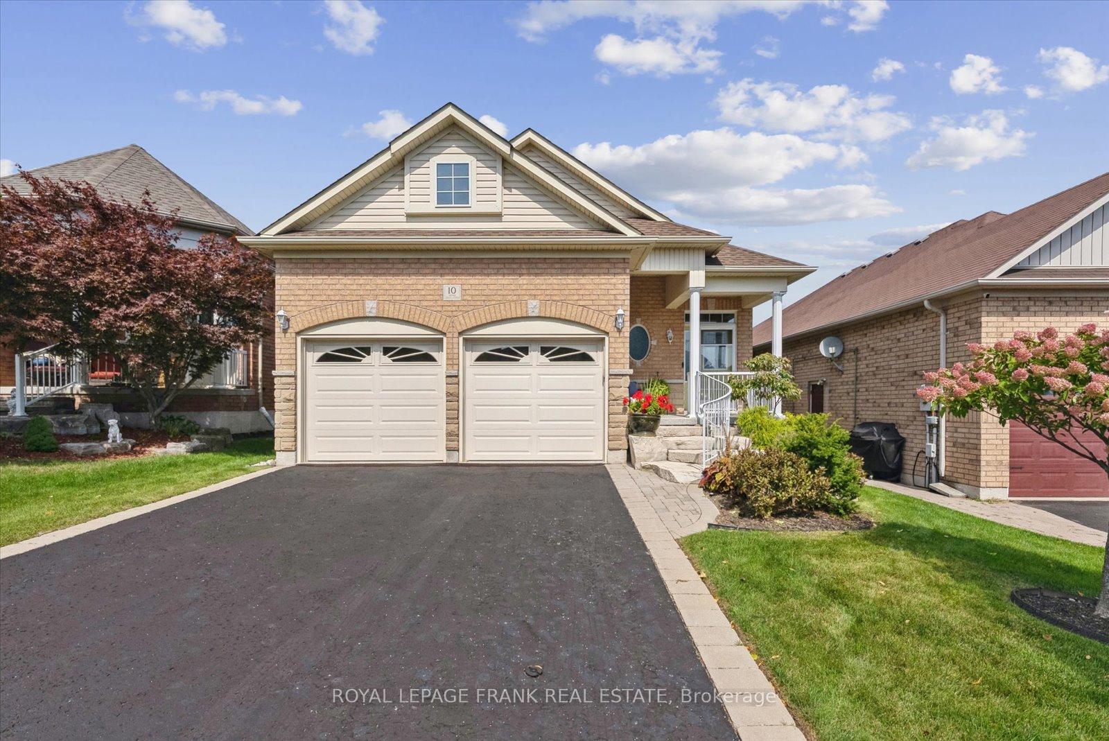 Photo 2 of 10 Bingham Gate, Clarington, Courtice — HOMEH