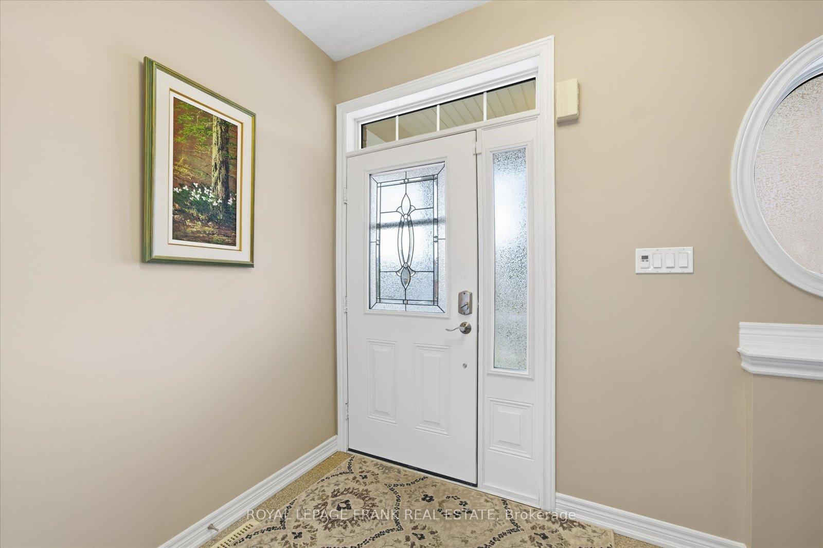 Photo 4 of 10 Bingham Gate, Clarington, Courtice — HOMEH