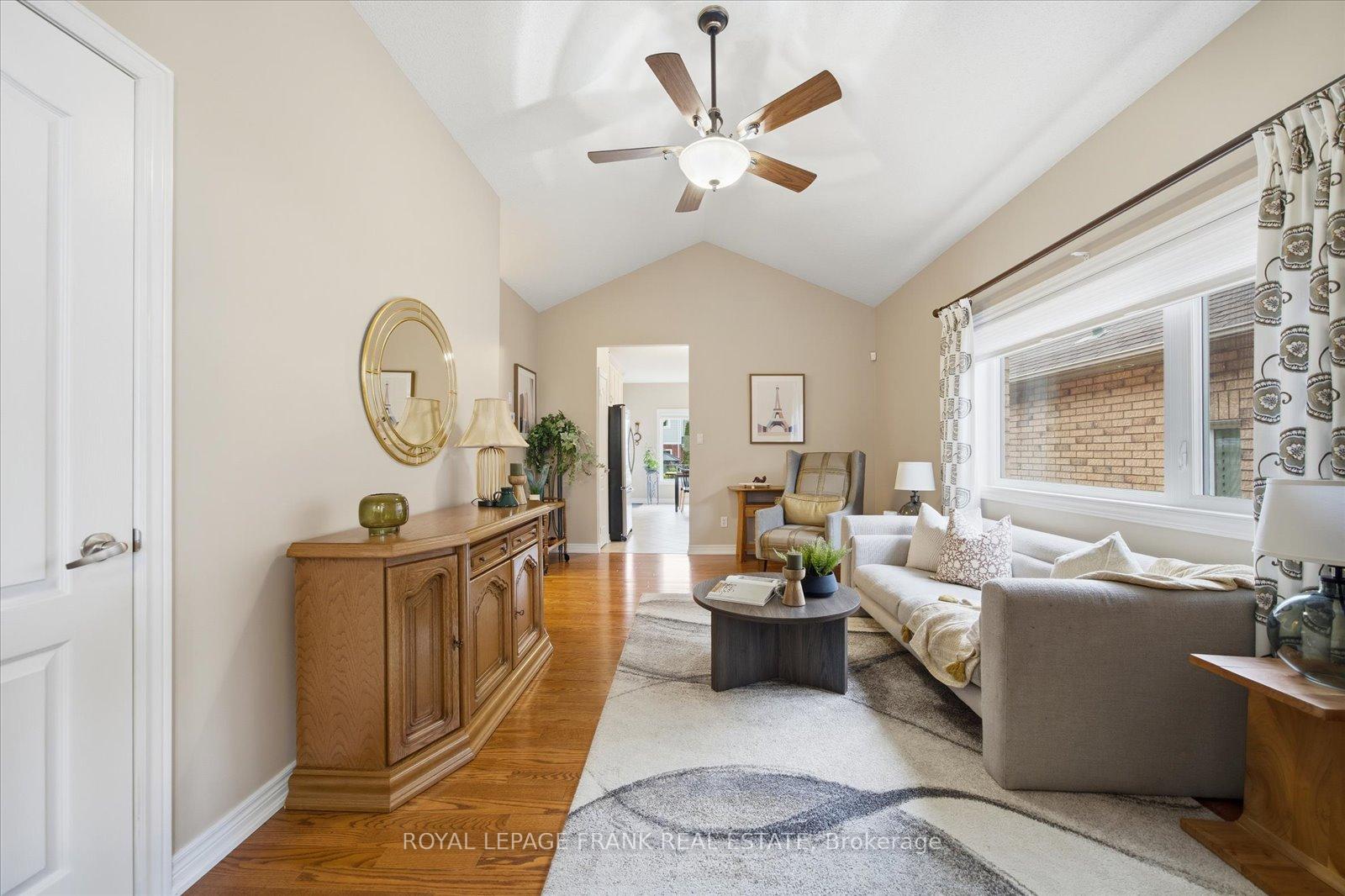 Photo 8 of 10 Bingham Gate, Clarington, Courtice — HOMEH