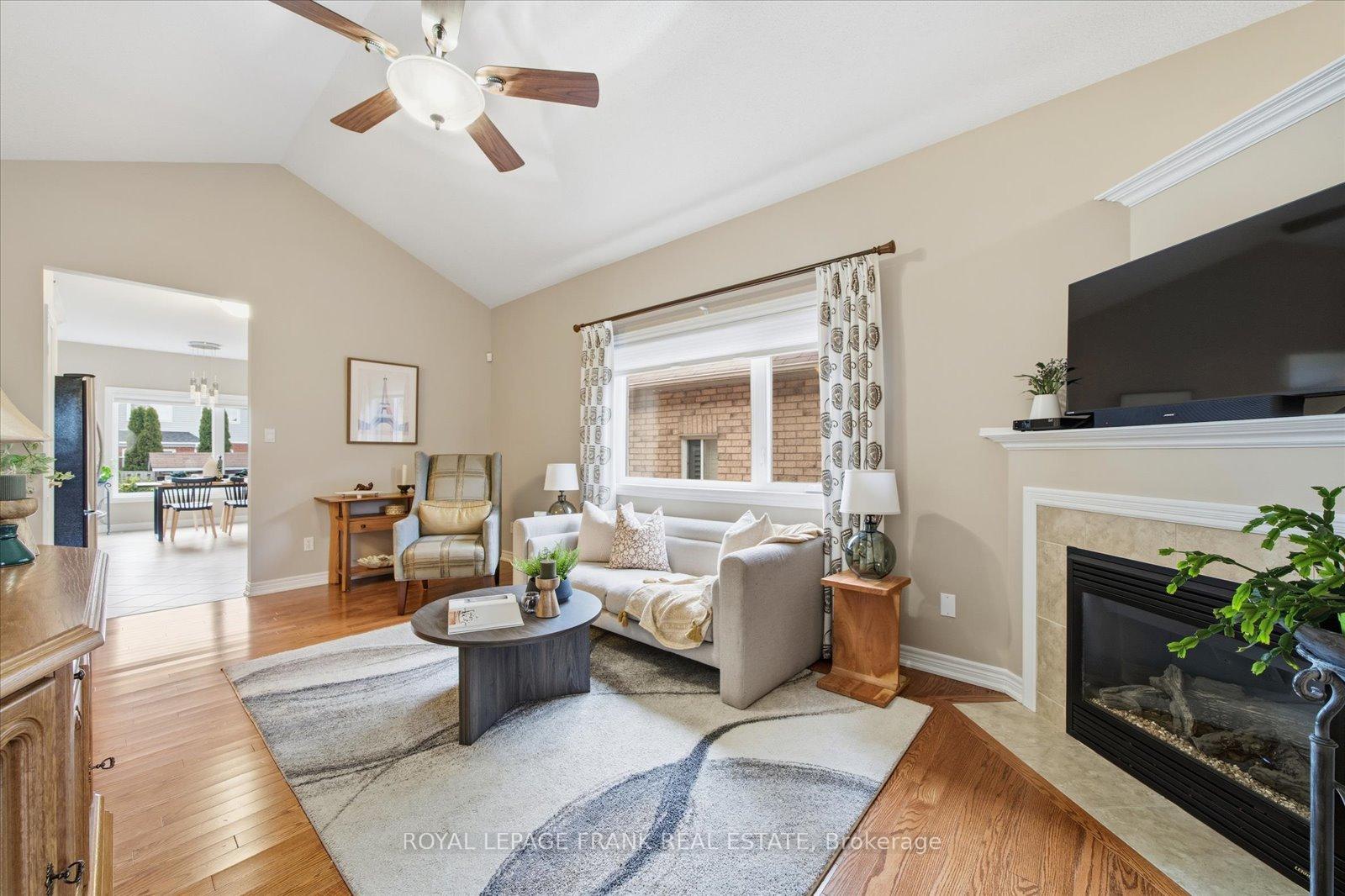 Photo 9 of 10 Bingham Gate, Clarington, Courtice — HOMEH