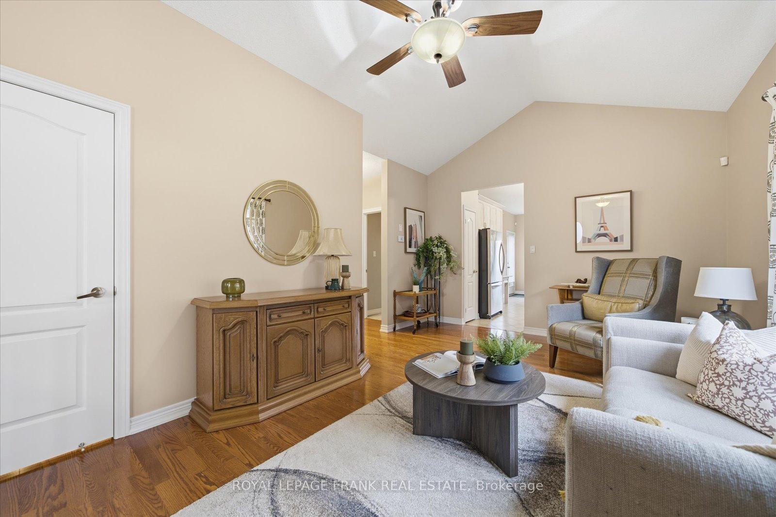 Photo 11 of 10 Bingham Gate, Clarington, Courtice — HOMEH