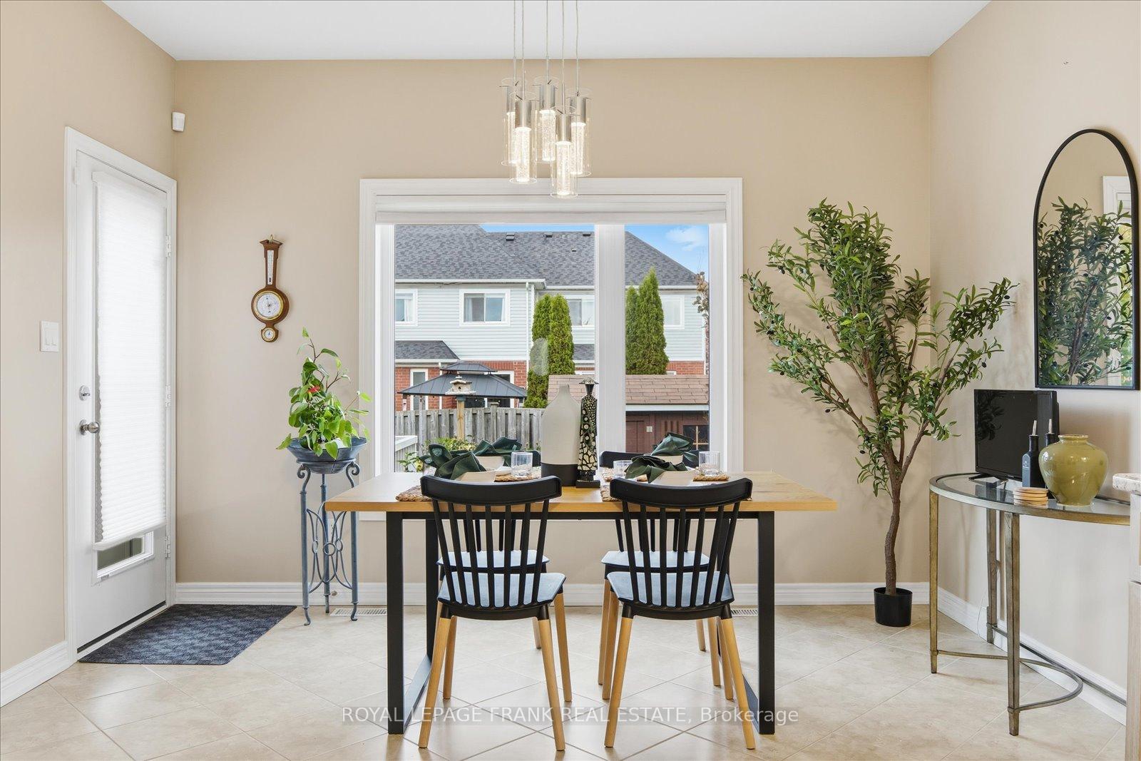 Photo 12 of 10 Bingham Gate, Clarington, Courtice — HOMEH