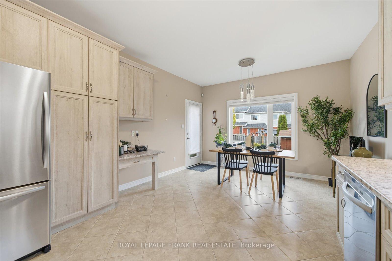 Photo 19 of 10 Bingham Gate, Clarington, Courtice — HOMEH