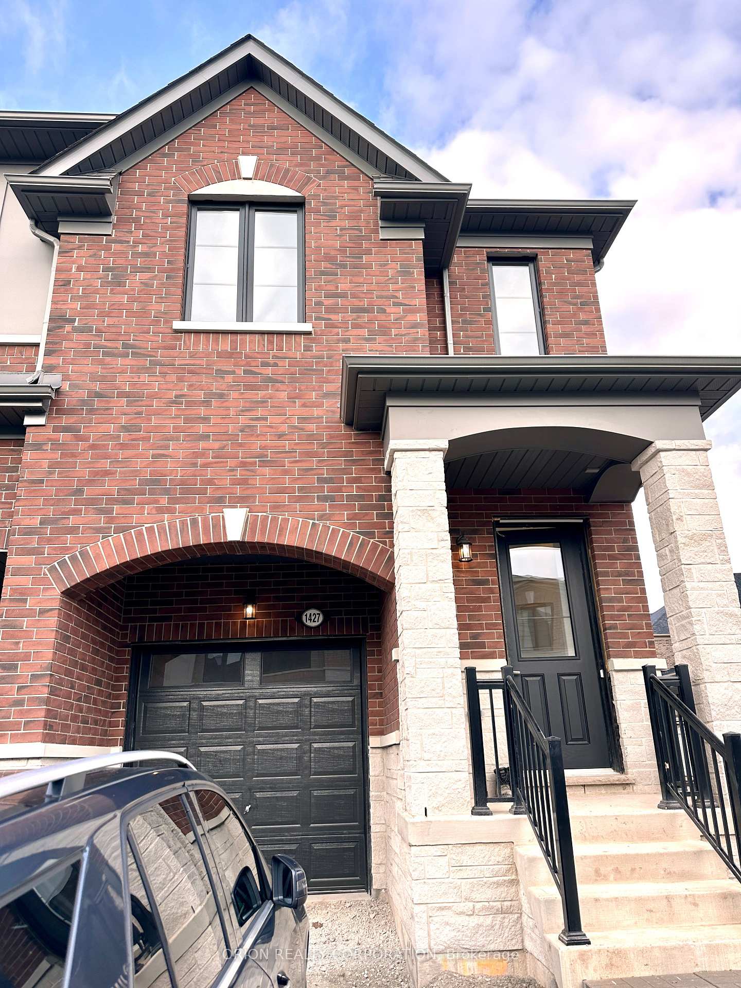 Photo 1 of 1427 Oakmont Common Drive, Burlington, Tyandaga — HOMEH