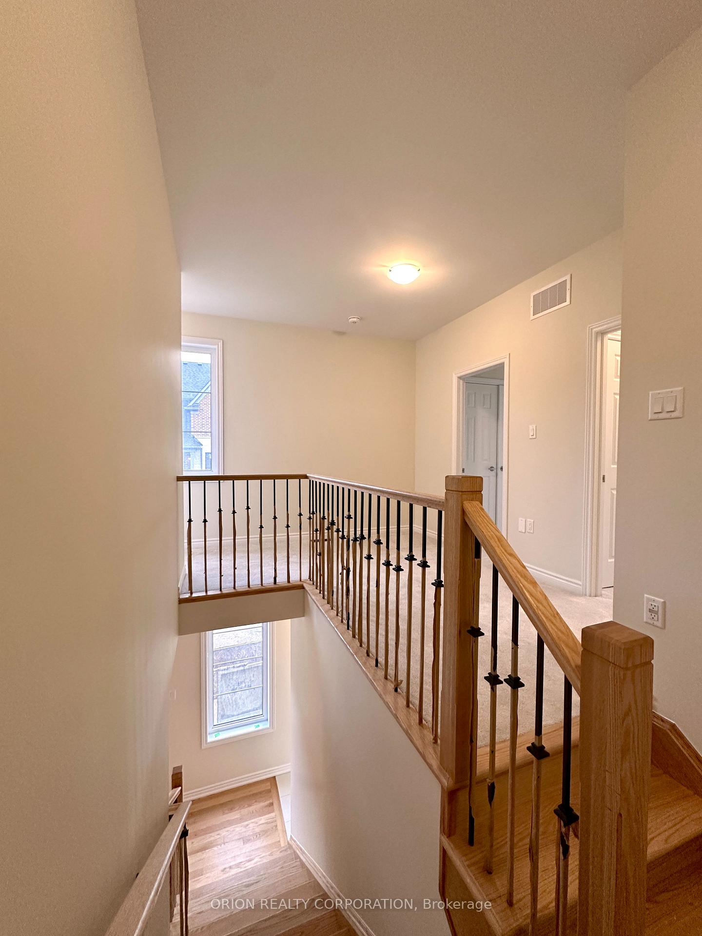 Photo 8 of 1427 Oakmont Common Drive, Burlington, Tyandaga — HOMEH