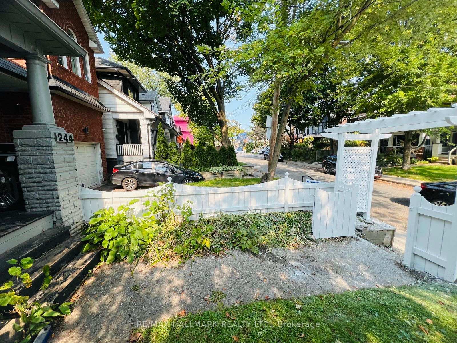 Photo 3 of 244 Ashdale Avenue, Toronto, Greenwood-Coxwell — HOMEH