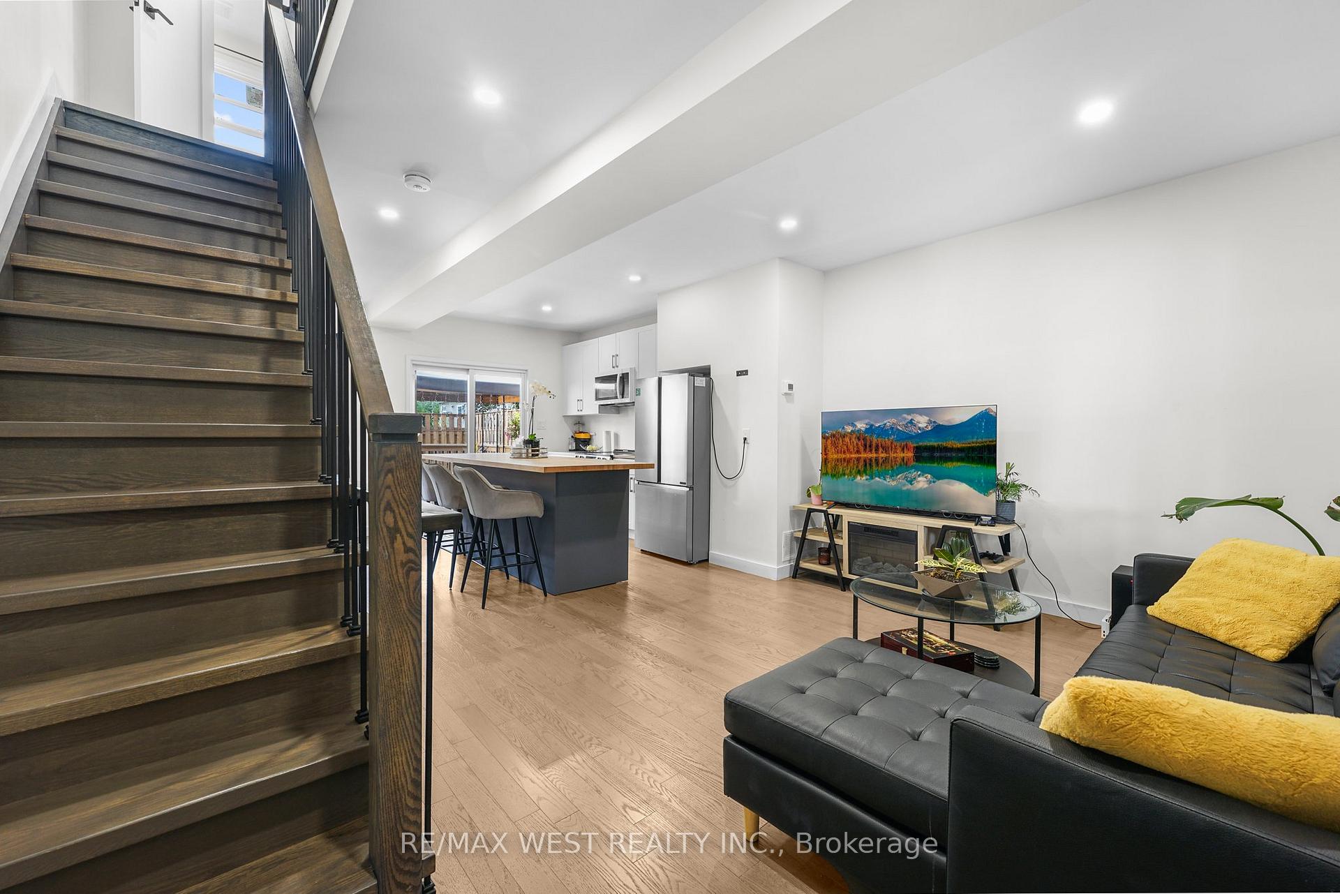 Photo 7 of 110 Avondale Street, Hamilton, Crown Point — HOMEH