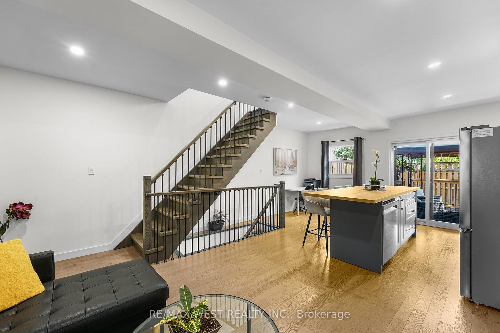 Photo 8 of 110 Avondale Street, Hamilton, Crown Point — HOMEH