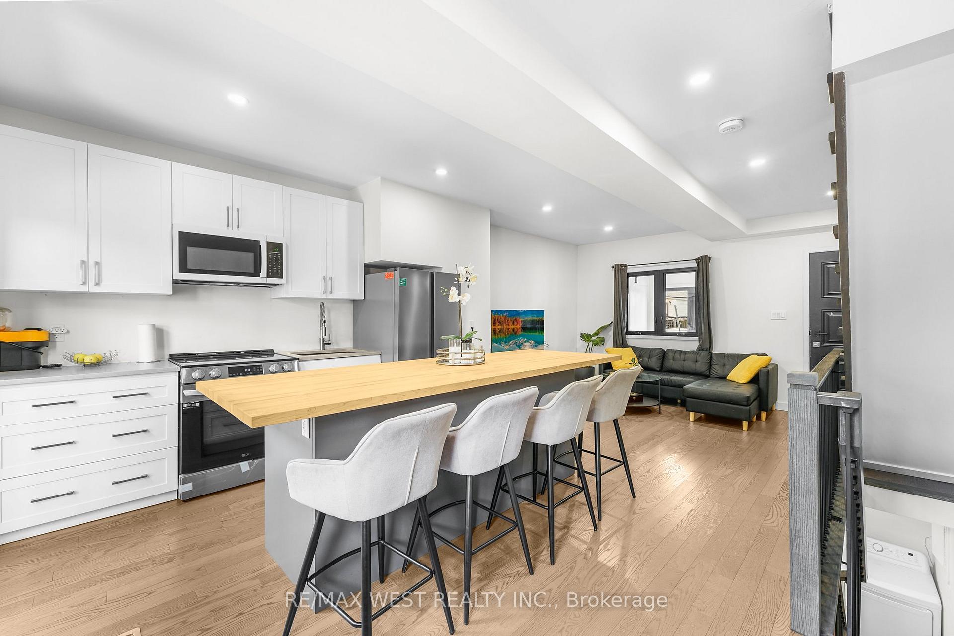 Photo 9 of 110 Avondale Street, Hamilton, Crown Point — HOMEH