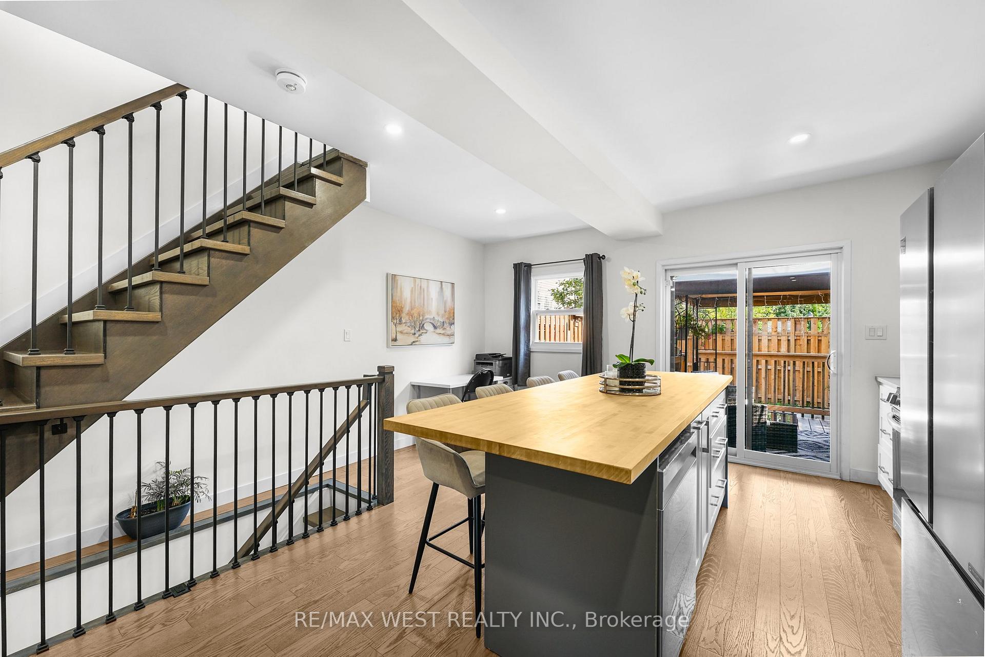 Photo 13 of 110 Avondale Street, Hamilton, Crown Point — HOMEH