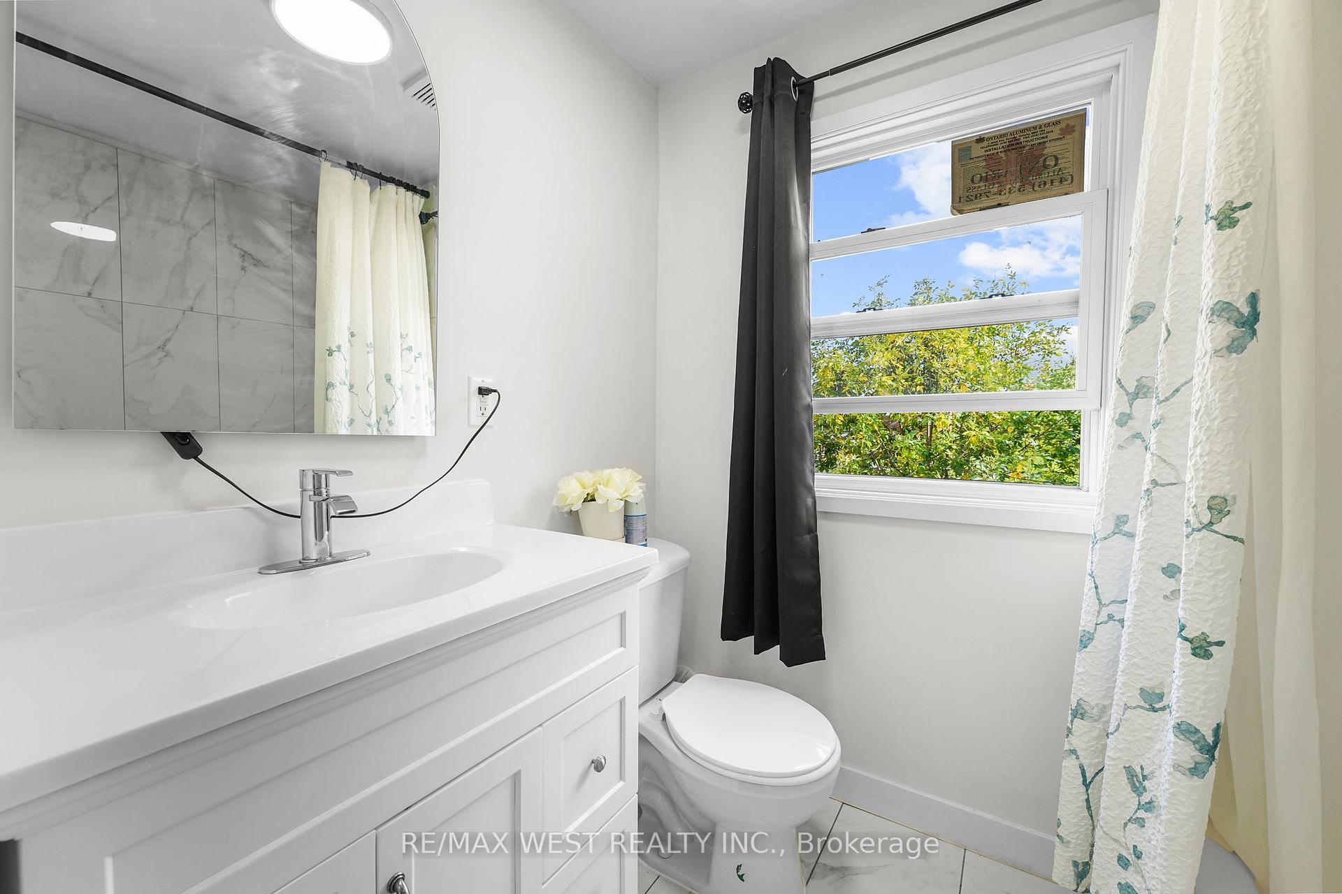 Photo 17 of 110 Avondale Street, Hamilton, Crown Point — HOMEH