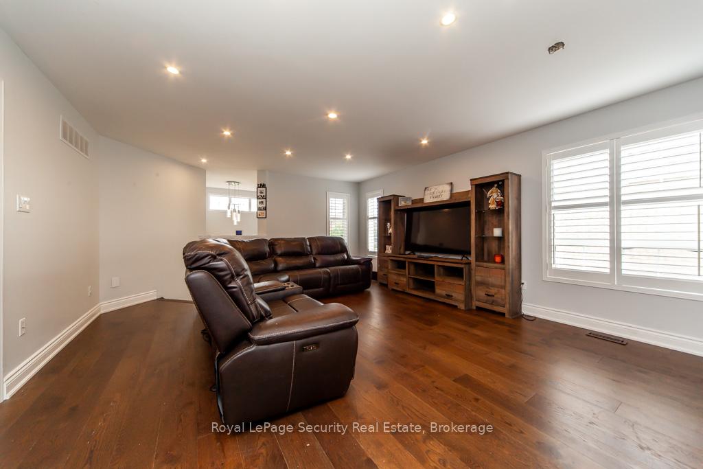 Photo 4 of 190 Van Scott Drive, Brampton, Northwest Sandalwood Parkway — HOMEH