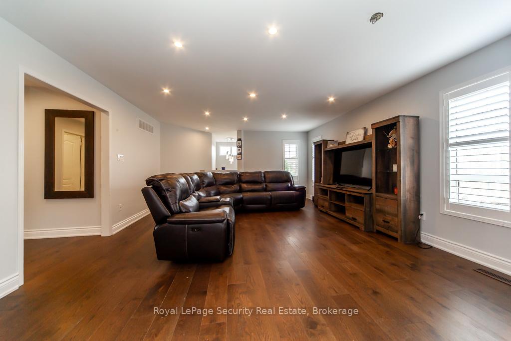 Photo 5 of 190 Van Scott Drive, Brampton, Northwest Sandalwood Parkway — HOMEH