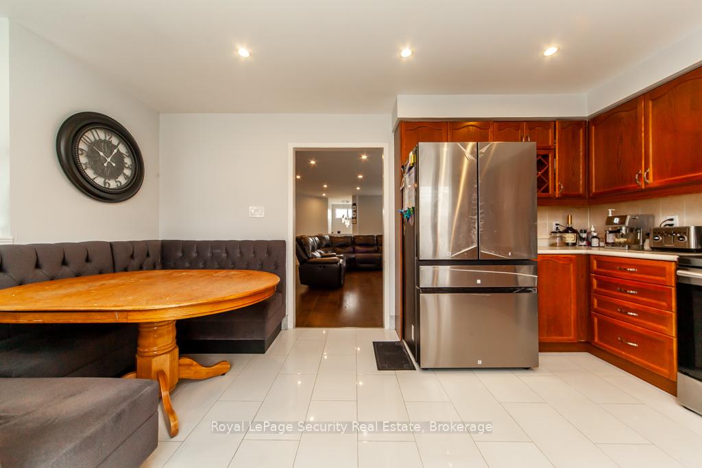 Photo 7 of 190 Van Scott Drive, Brampton, Northwest Sandalwood Parkway — HOMEH