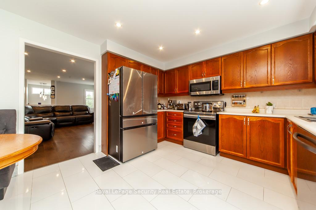 Photo 8 of 190 Van Scott Drive, Brampton, Northwest Sandalwood Parkway — HOMEH