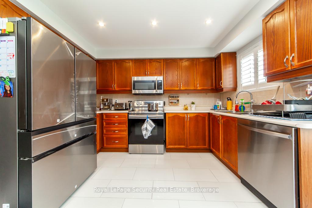 Photo 9 of 190 Van Scott Drive, Brampton, Northwest Sandalwood Parkway — HOMEH