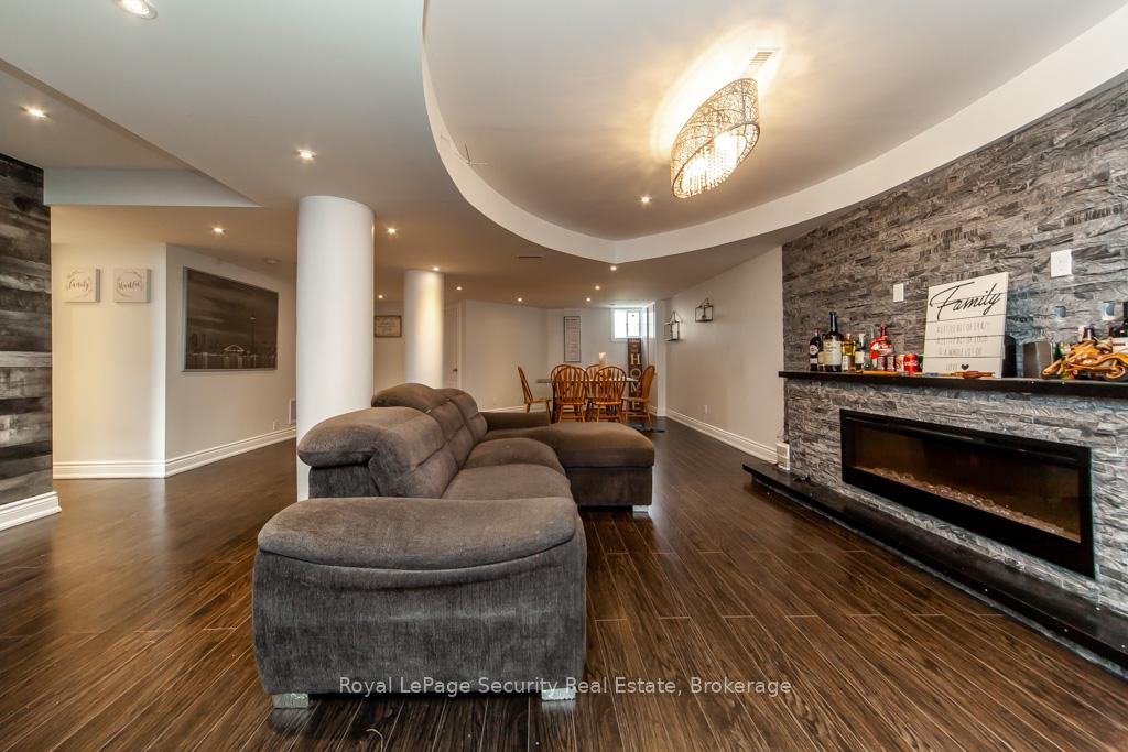 Photo 16 of 190 Van Scott Drive, Brampton, Northwest Sandalwood Parkway — HOMEH