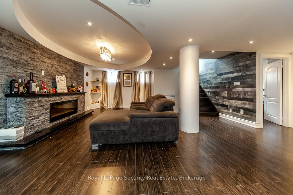 Photo 19 of 190 Van Scott Drive, Brampton, Northwest Sandalwood Parkway — HOMEH