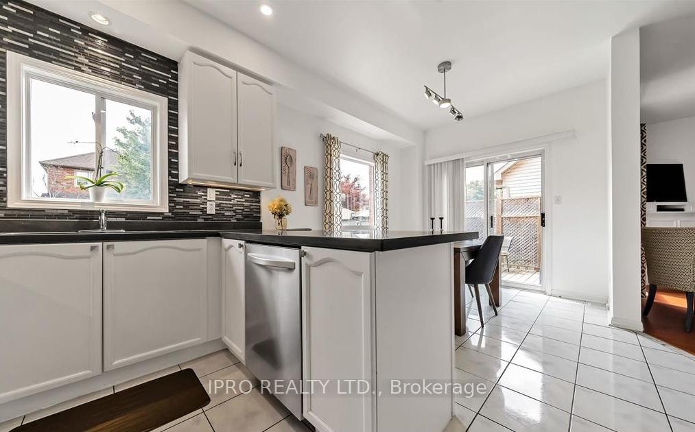 Photo 9 of Unit Upper, 11 Tom Edwards Drive, Whitby, Rolling Acres — HOMEH