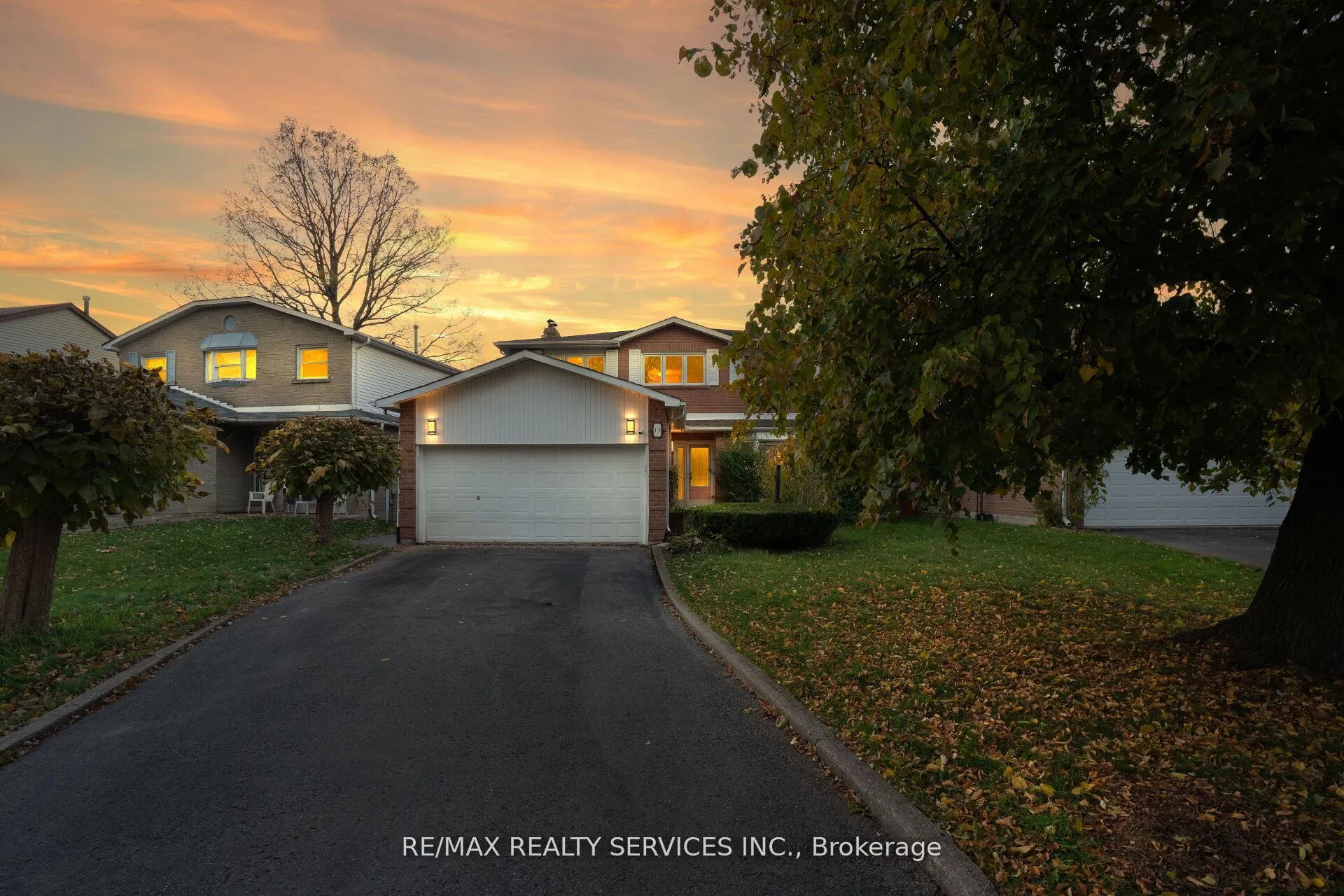 Photo 5 of 18 Mitchell Avenue, Brampton, Heart Lake West — HOMEH