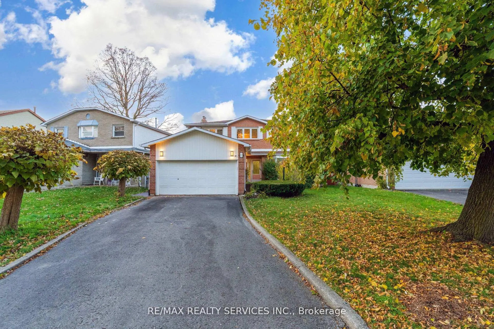 Photo 12 of 18 Mitchell Avenue, Brampton, Heart Lake West — HOMEH