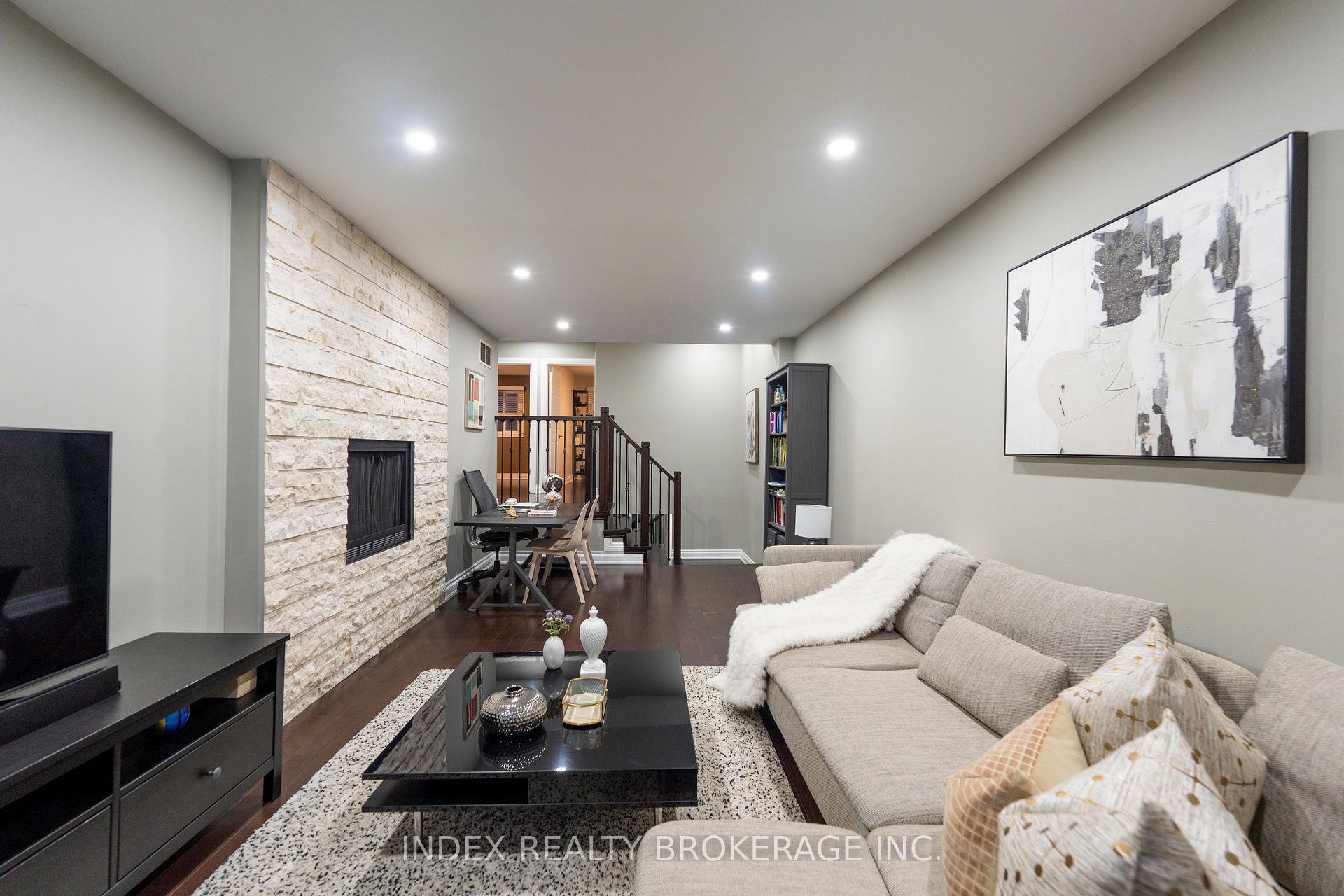 Photo 12 of 52 Jameson Crescent, Brampton, Northgate — HOMEH