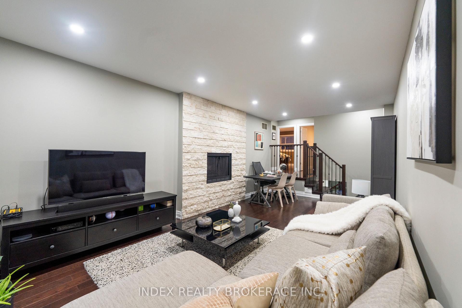 Photo 13 of 52 Jameson Crescent, Brampton, Northgate — HOMEH